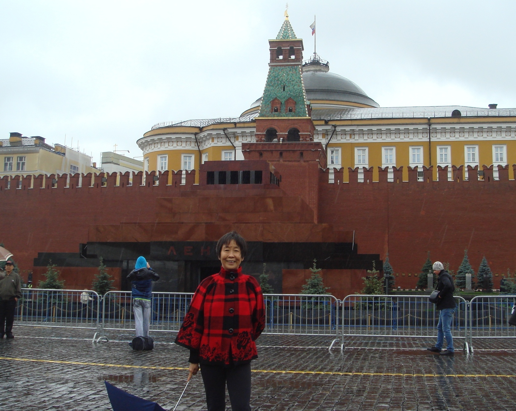 在红场上的列宁陵墓前