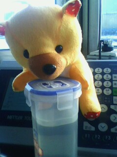 小熊喝水