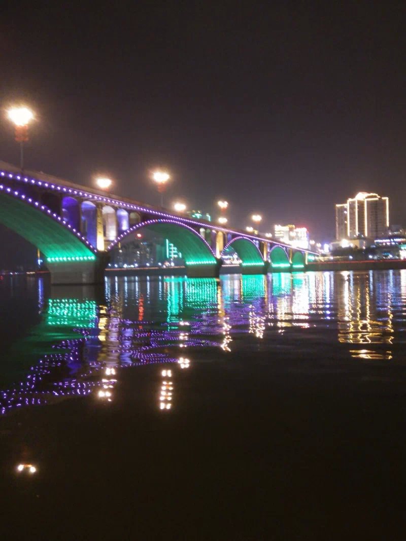 霓虹石桥