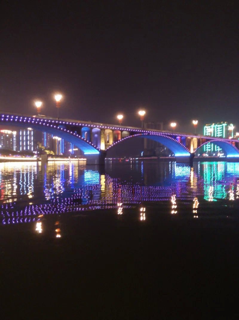 霓虹石桥