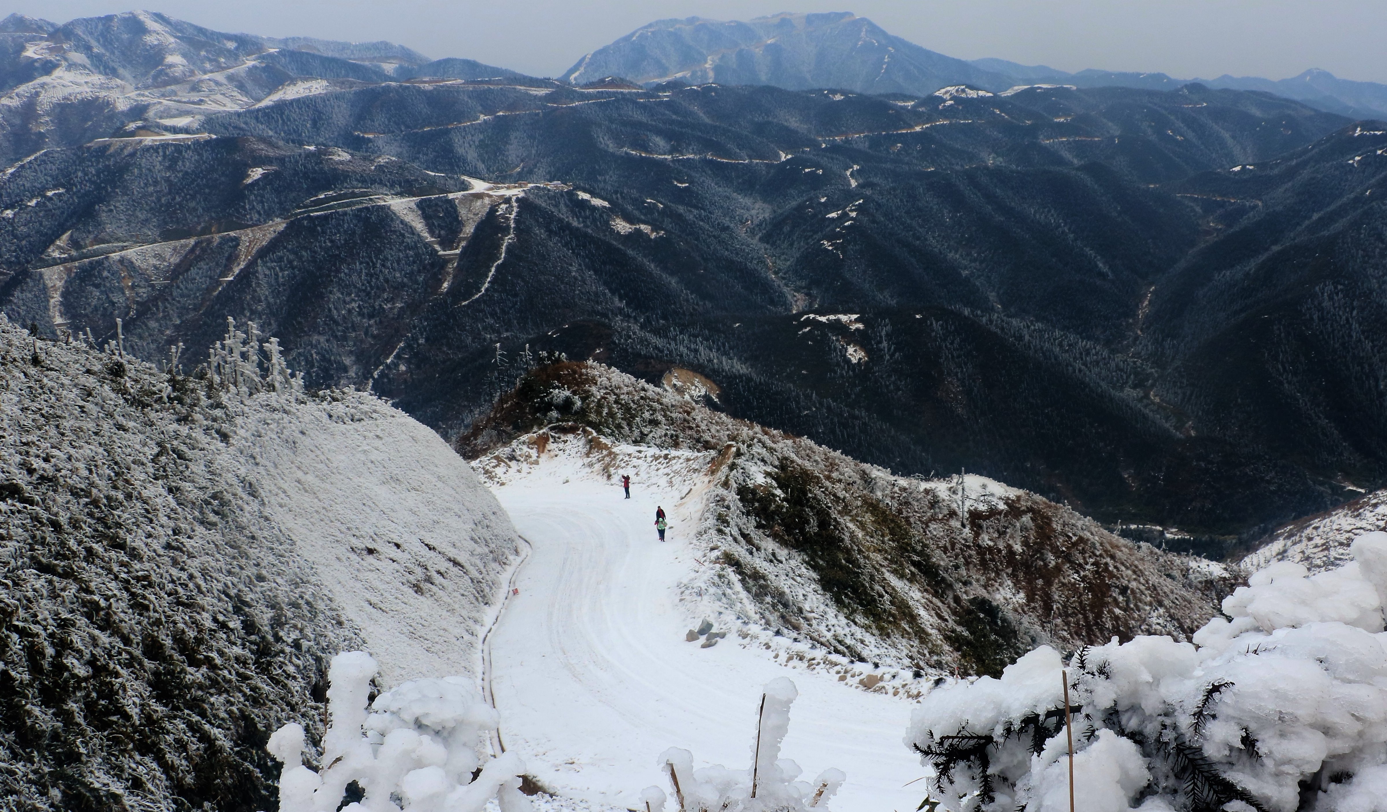 蓝山云冰山雪景