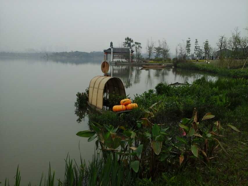 湖岸人家