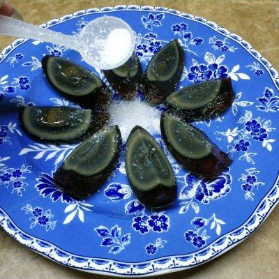 皮蛋蘸水的做法（周末和美味的皮蛋蘸白糖更配哦）(5)