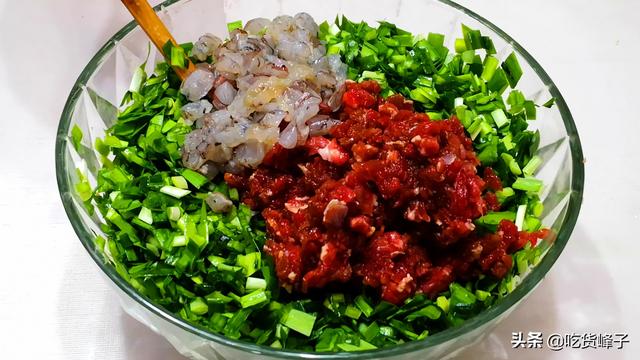 怎么调韭菜饺子馅更好吃（调韭菜饺子馅时）(5)