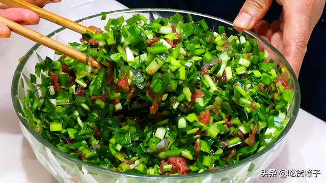 怎么调韭菜饺子馅更好吃（调韭菜饺子馅时）(6)