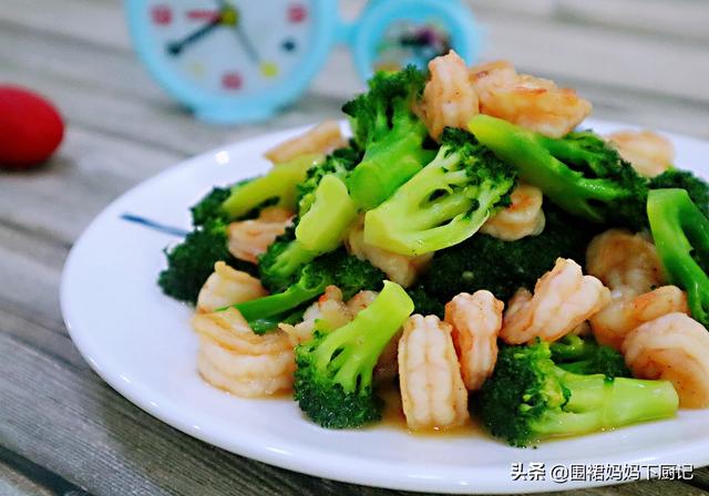 虾仁炒西兰花最正宗的做法（这样做味道清甜）(9)