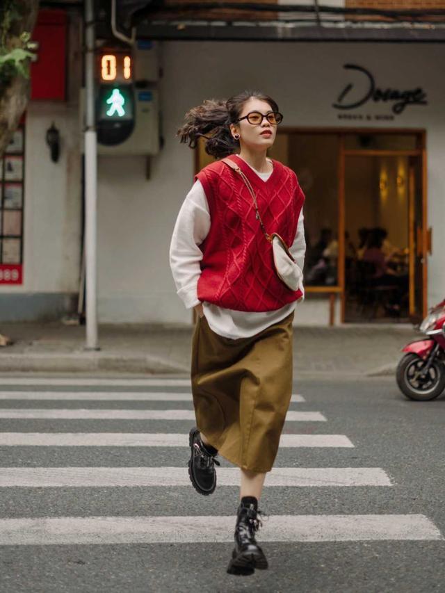 红色穿搭推荐（自带氛围感的红色穿搭来喽）