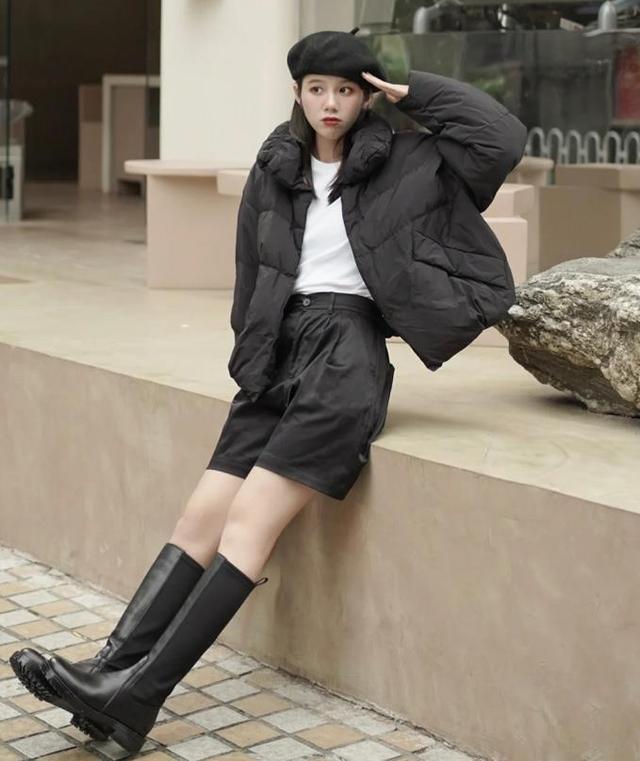 黑色长筒靴子搭裤子怎么搭配好看