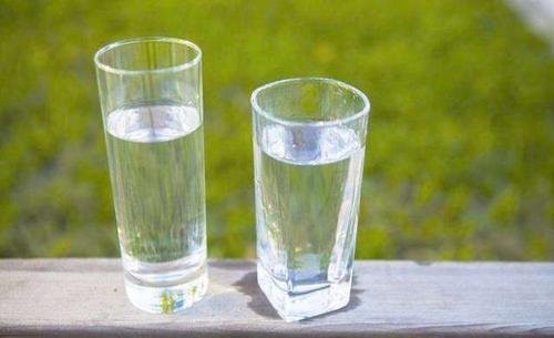 人每天需喝多少水