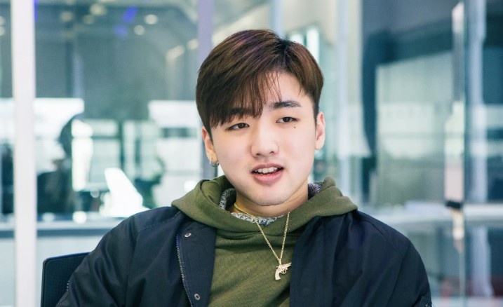 icon：我们队对阿伟不够好啊？酸奶没问题，阿伟第一天那是人啊？
