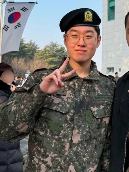 二等兵崔祐齐！忠！诚！Zeus结业照片流出