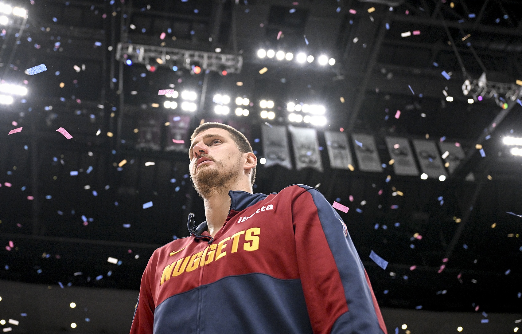 前NBA球员：约基奇情绪失控时犯规动作总过大 落后40分骑人没必要