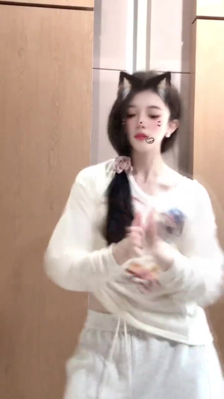 PEL美女主持圈圈分享视频：好久没做康复运动辽 浅浅锻炼一下