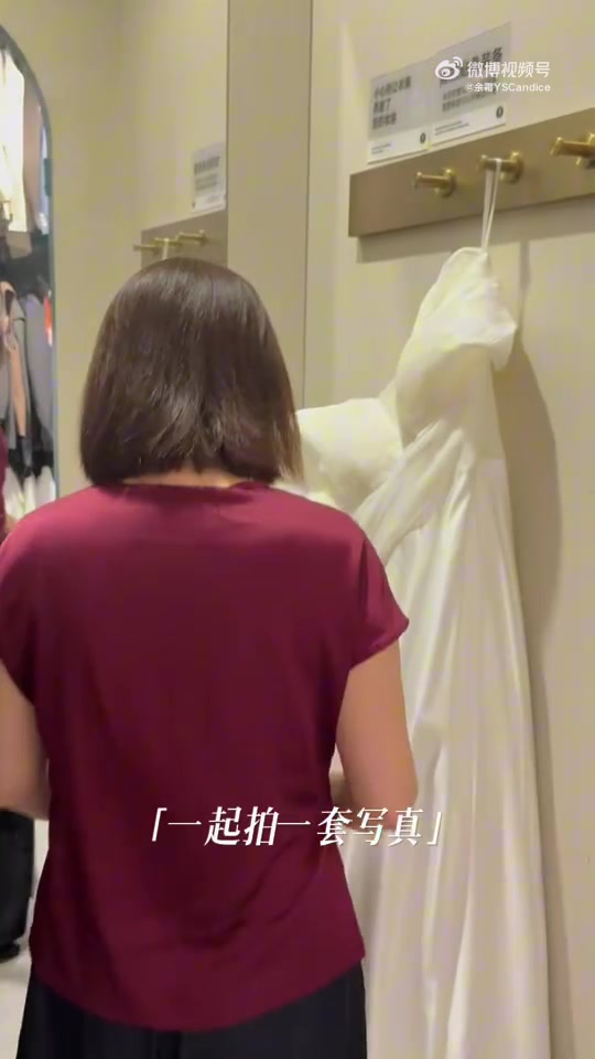 余霜分享和妈妈的母亲节写真合照：愿我的女神永远闪闪发光✨