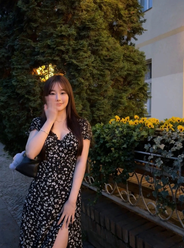 前LPL英文流解说Kitty分享照片：day or night