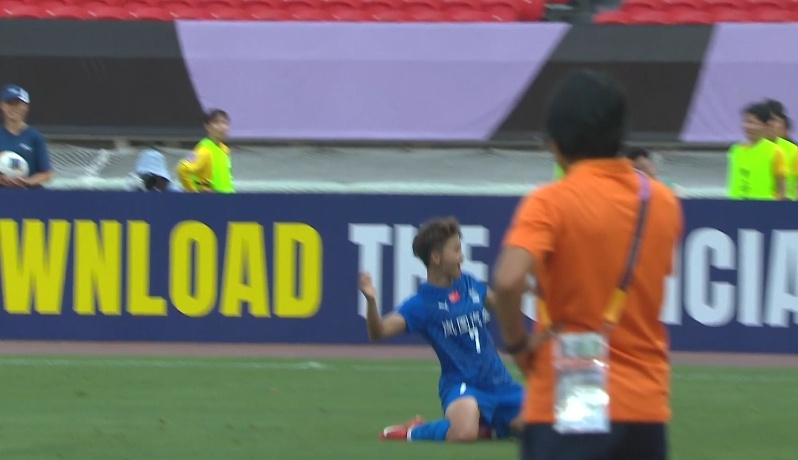 王霜兜射破门+滑跪庆祝！武汉女足1-0领先胡志明市女足！