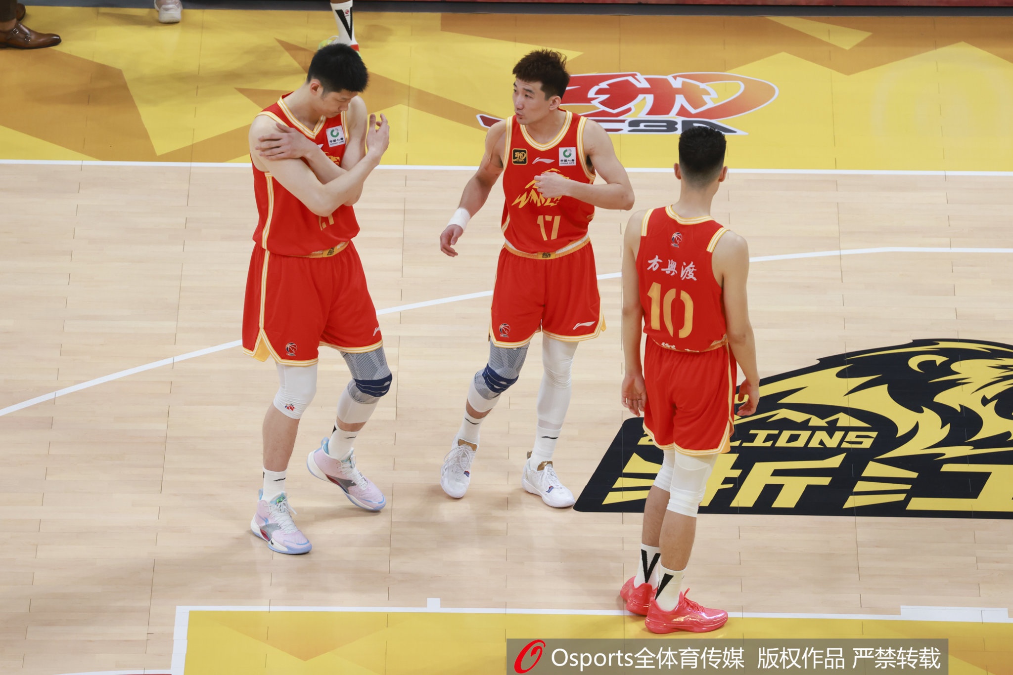 钱江晚报头版：二十年努力&几代球员拼搏 浙江篮球在520这天夺冠