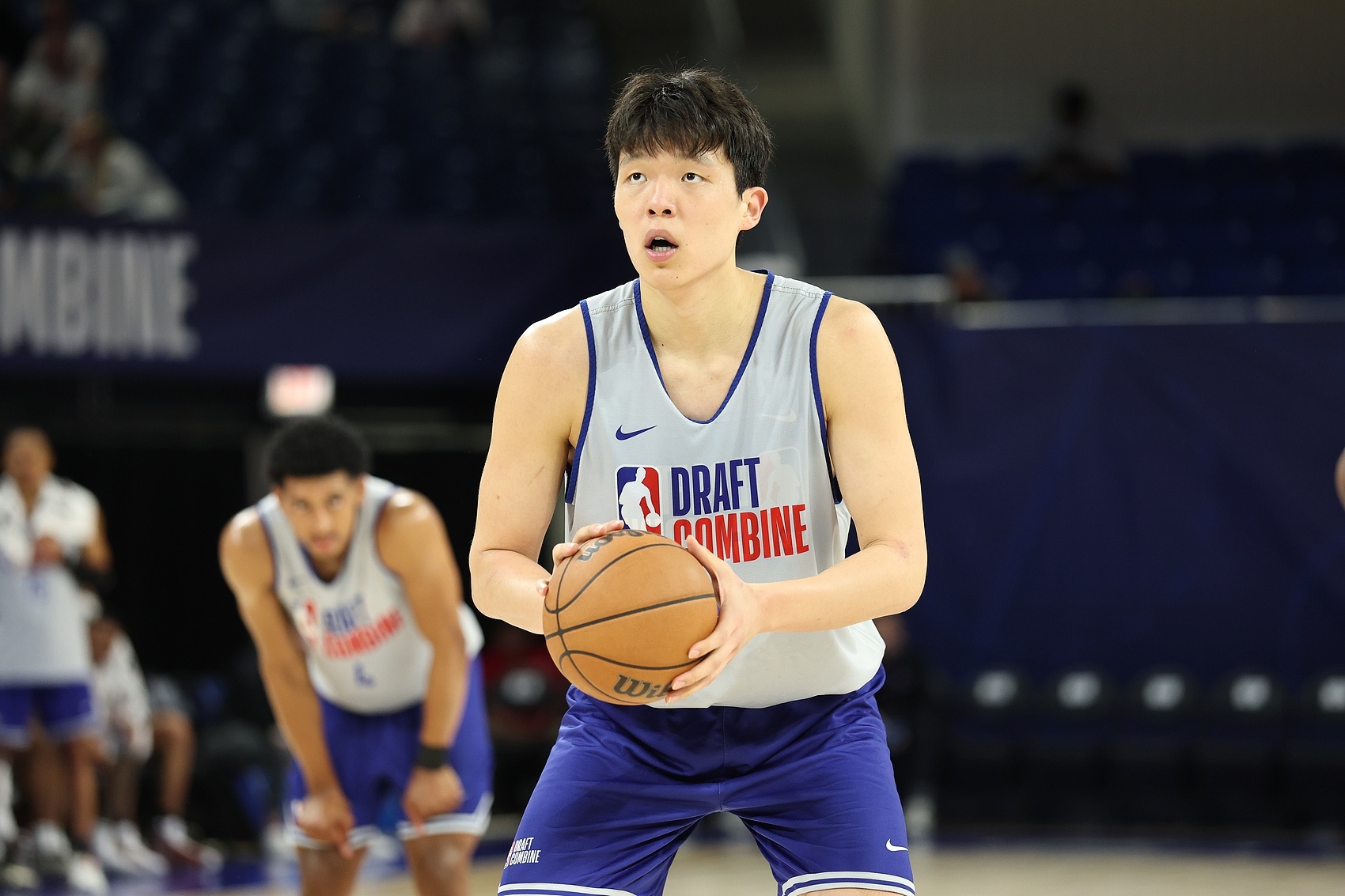 媒体人：杨瀚森的外线投射和身体对抗能力给试训球队留下深刻印象