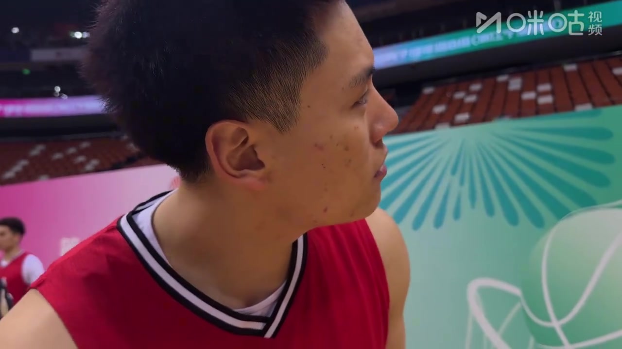 李弘权谈杨瀚森本月参加NBA选秀：加油 别回来 就是干！