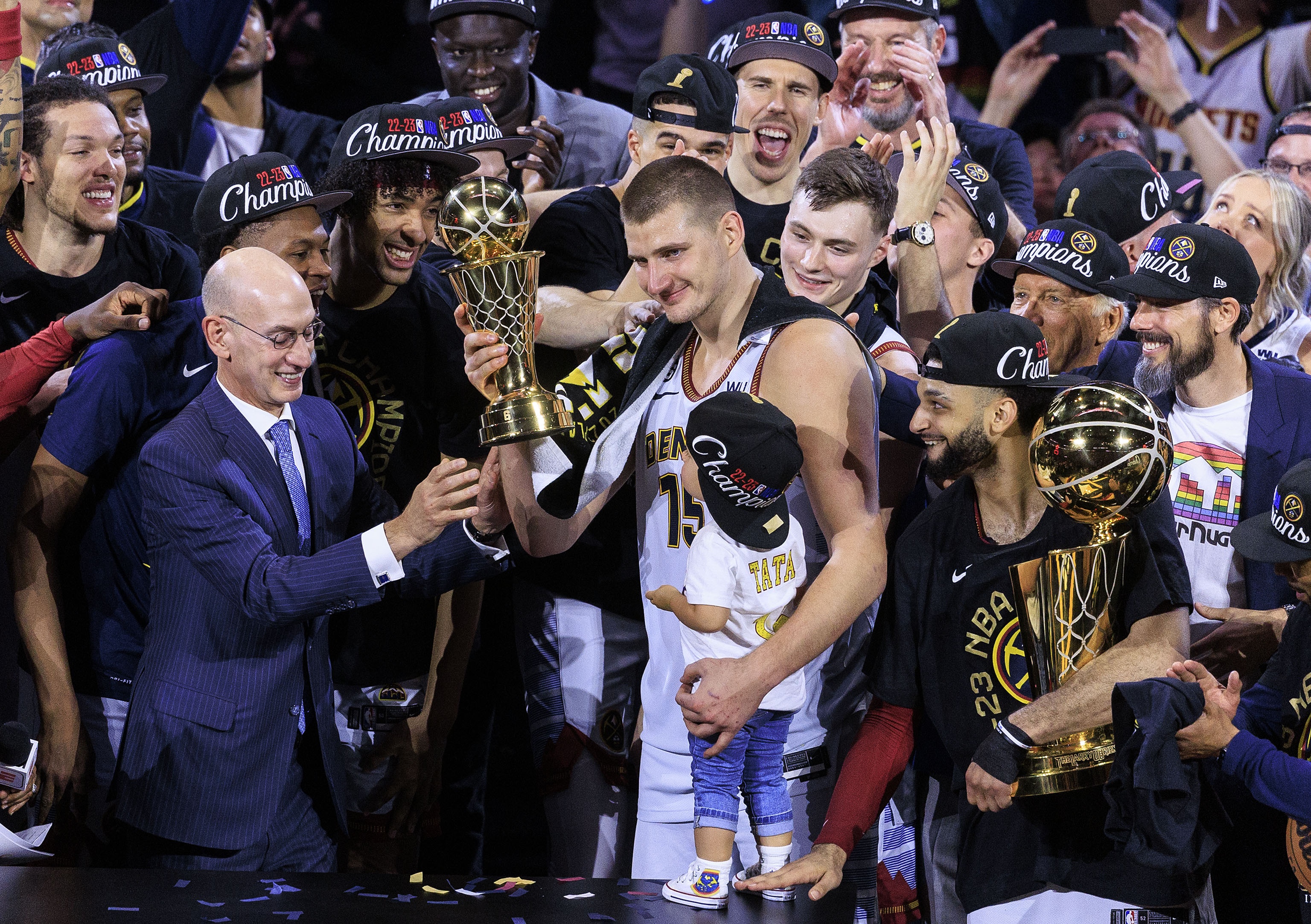 两年前的今天：掘金击败热火夺得NBA总冠军 约基奇荣膺FMVP