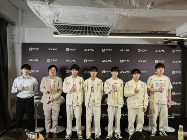 BLG赛后群访 Bin：我们信守承诺干掉了下面的队 希望决赛打的精彩
