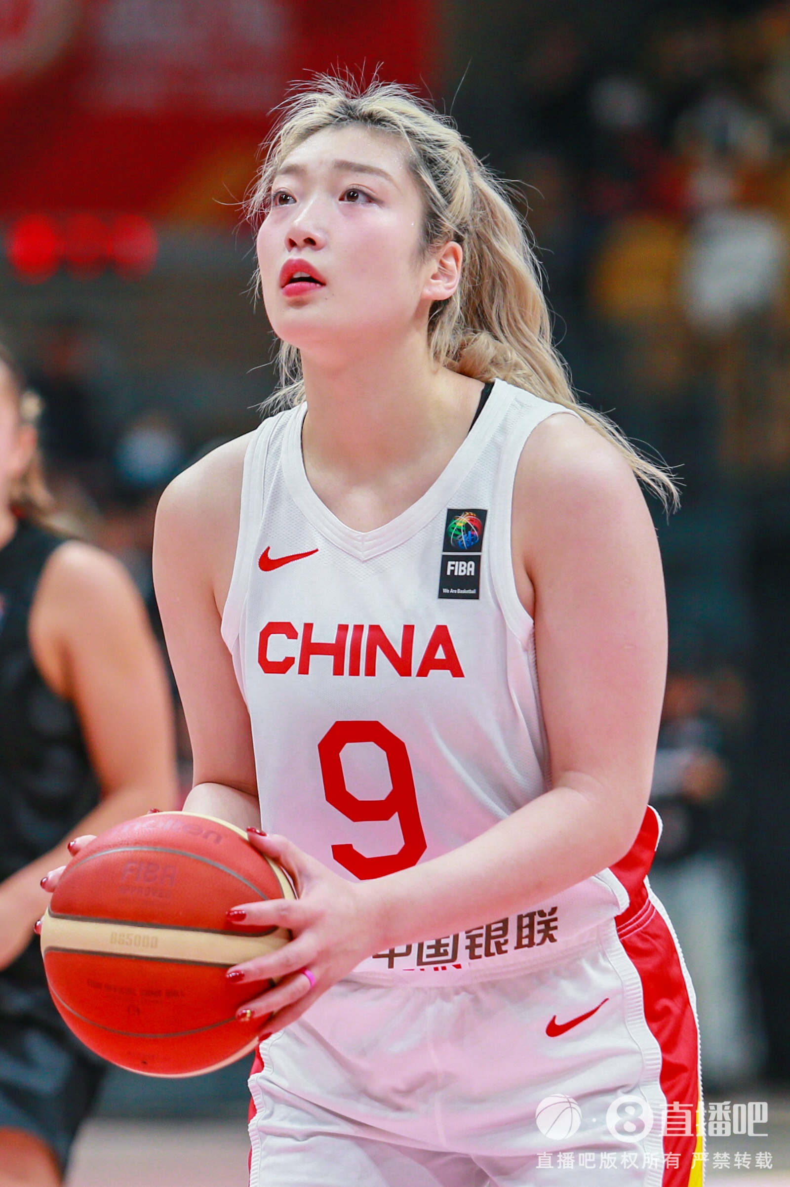 媒体人：李梦缺席亚洲杯 对中国女篮是不小的损失 希望她早日康复