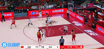 很轻松！张子宇前场板二次进攻放篮得手 拿到对阵日本队首分
