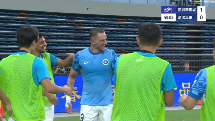 新鹏城1-0领先三镇！姜至鹏抢断+过人+直塞一气呵成，列昂索破门