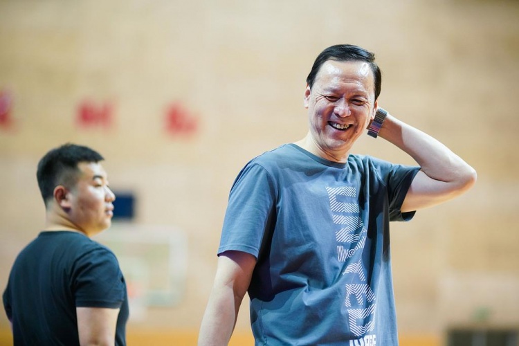 直播吧：张庆鹏离队倒计时 张德贵有望重新进入天津教练组