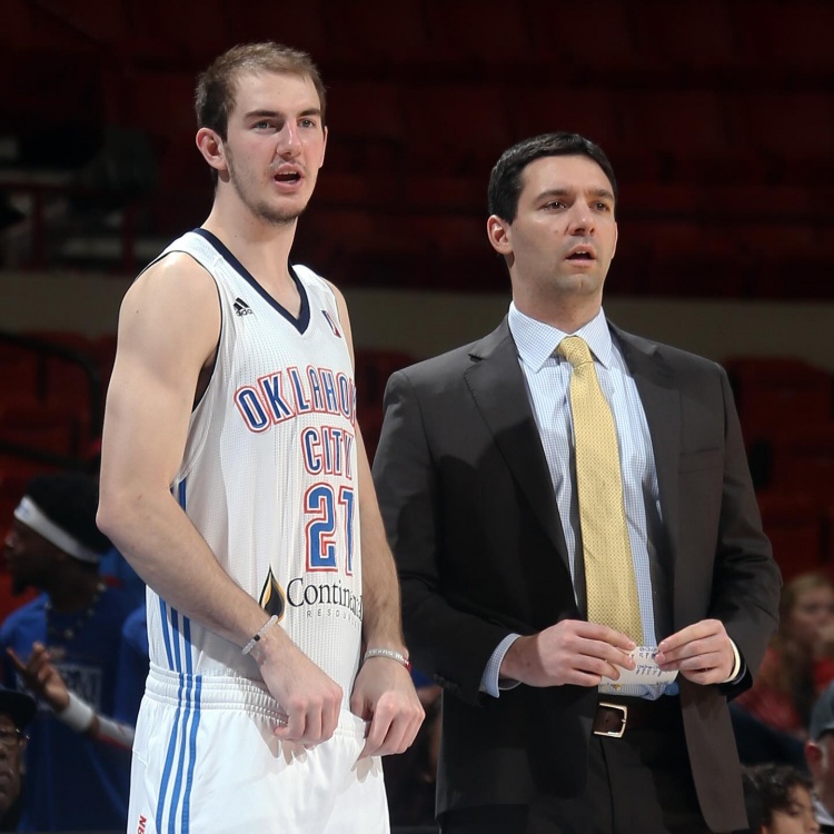 卡鲁索和戴格诺特8年前就在G联盟合作过 如今共同夺得NBA总冠军