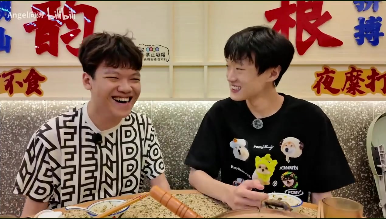Angel：怎么突然就夺冠了？香克斯：半个冠军半个优胜者吧