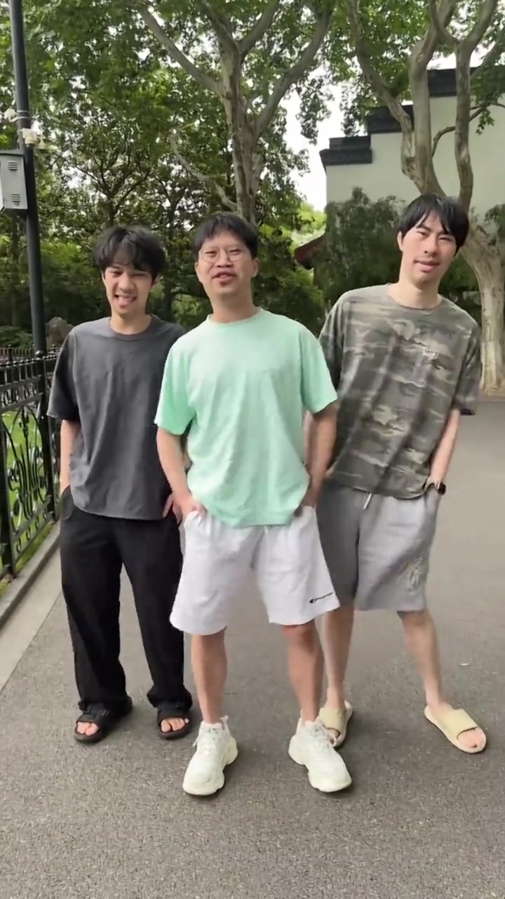 暗示谁？EDG更新整活视频：“当面一套背后一套，你卖被套捏？”