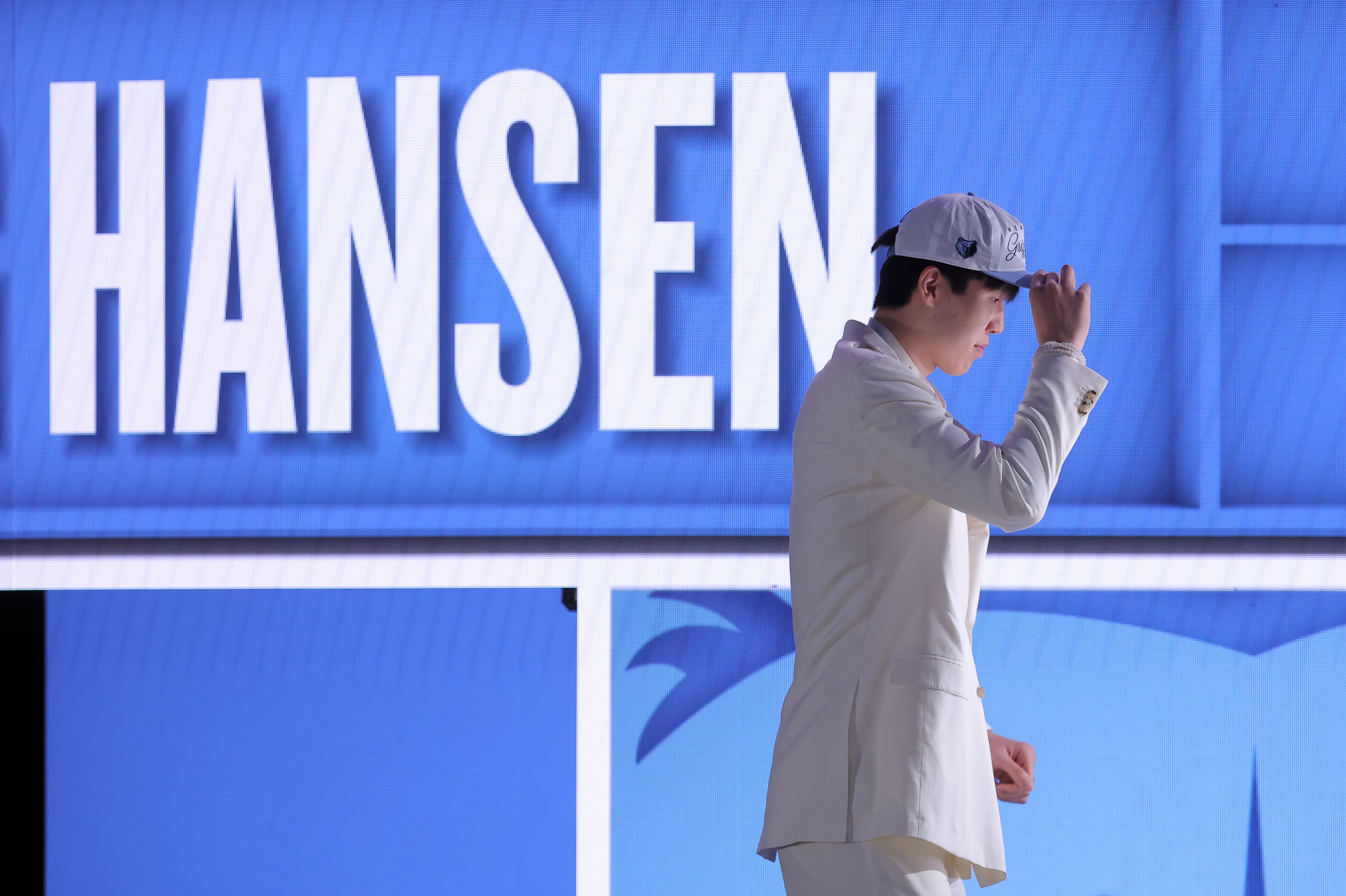 杨瀚森发博：我的征程才刚刚开始 你好NBA 我叫Hansen Yang