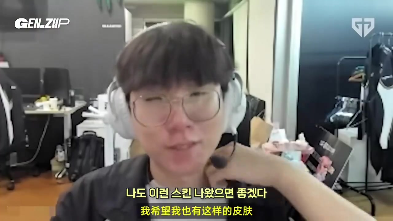 Ruler试玩Uzi名人堂卡莎皮肤：嫉妒了，希望我也能有这样的皮肤