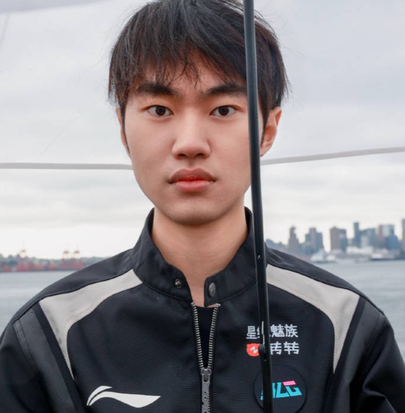 把大师当鸡杀！左手美服单排4局拿下107杀 首局39-3爆杀G2上野