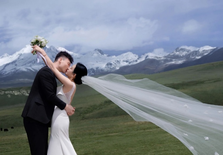 ❤️❤️撒狗粮！鄢手骐妻子晒二人的甜蜜婚纱照