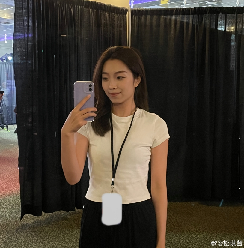 LPL官方主持松琪晒MSI现场照：出差日记 EP01