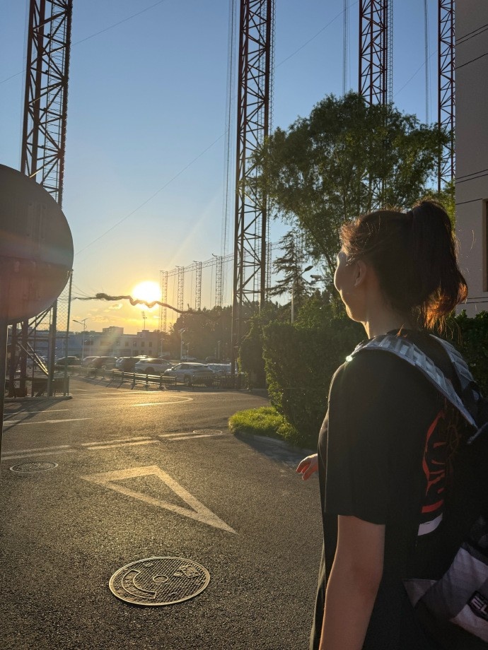 咋了？韩旭：人要有分辨是非的能力 未知全貌不予置评 可怜可笑