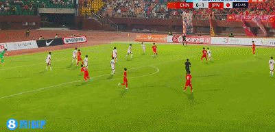 U16国足扳平日本！梁仕宇替补1分钟破门，万项横扫造成门将脱手