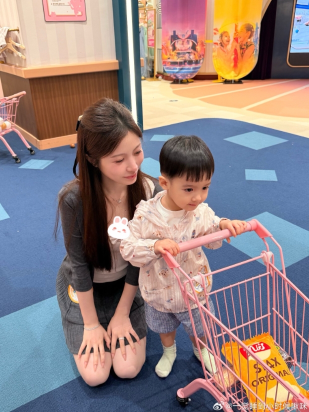 Letme妻子晒照：赶紧给我到周一 娃去上学我只想好好睡一觉