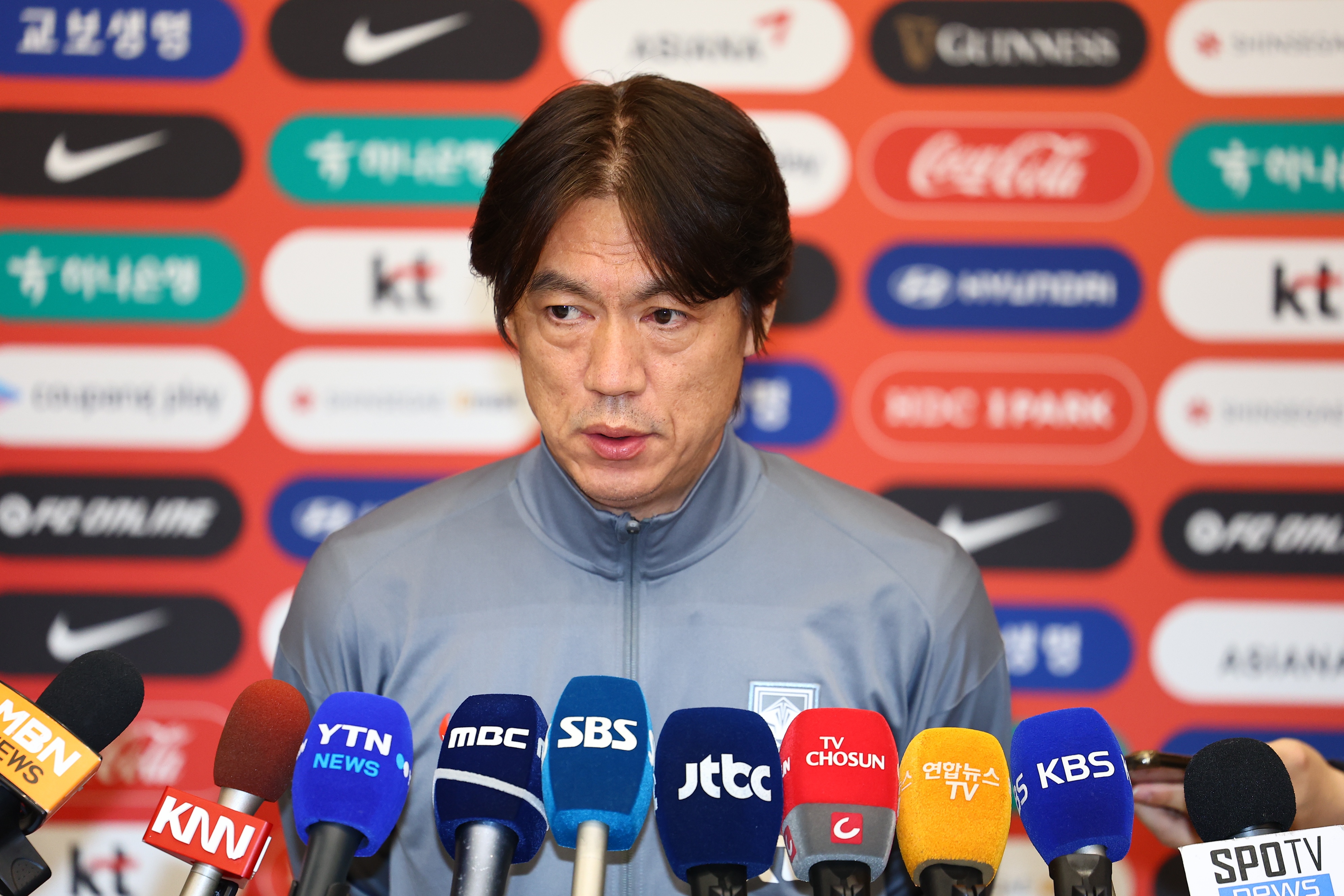 洪明甫：每场比赛都会全力以赴 选择多名年轻后卫是为未来做准备