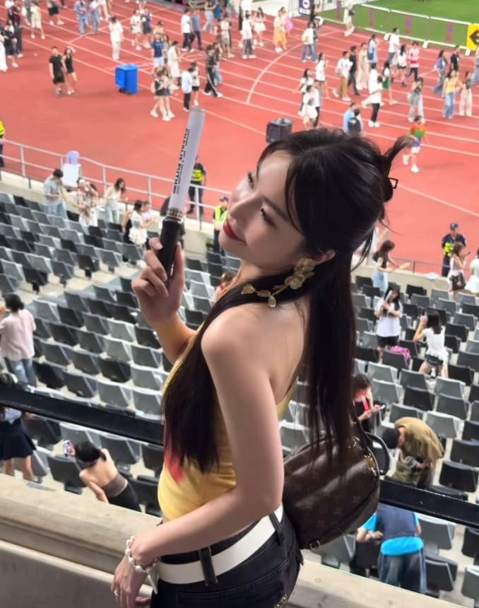 好看捏！解说苏一凡晒照：去看了断眉得到演唱会~
