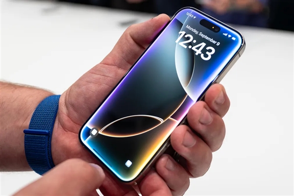 iPhone 17 Pro精准机模现身：铝合金一体化机身 一眼精致
