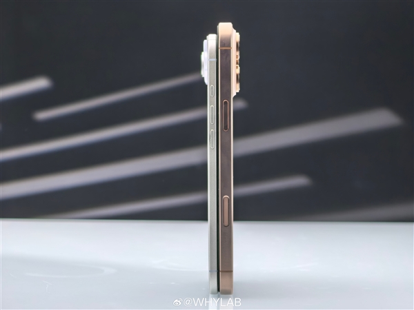 iPhone 17 Air最新机模上手：苹果史上最薄手机 无SIM卡槽