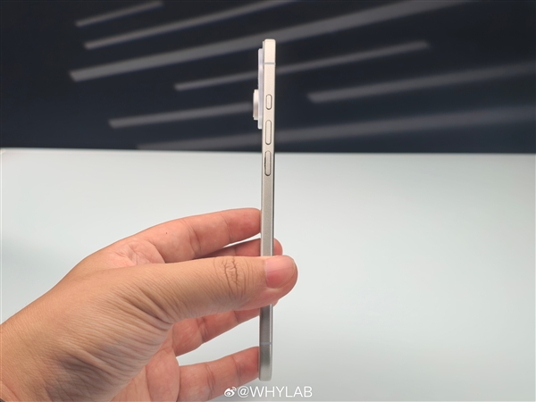 iPhone 17 Air最新机模上手：苹果史上最薄手机 无SIM卡槽