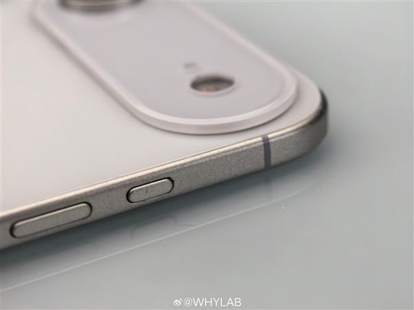 iPhone 17 Air最新机模上手：苹果史上最薄手机 无SIM卡槽