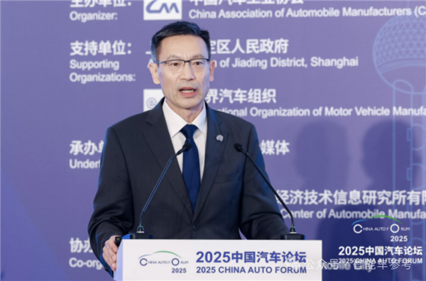 车企老板自嘲“变弱智” 协会怒喷窝里斗！车圈开会比吐槽大会还狠