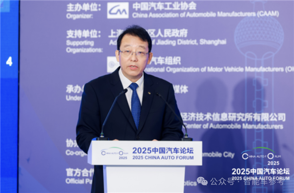 车企老板自嘲“变弱智” 协会怒喷窝里斗！车圈开会比吐槽大会还狠