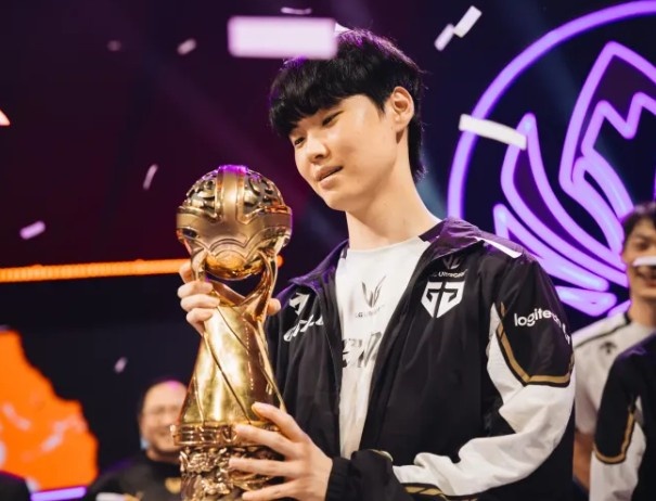 LOL官方发布Chovy&Faker历史交手战绩：64-63