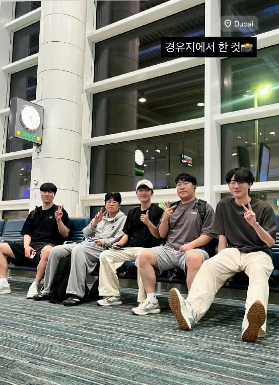 HLE官方晒照：到达迪拜中转